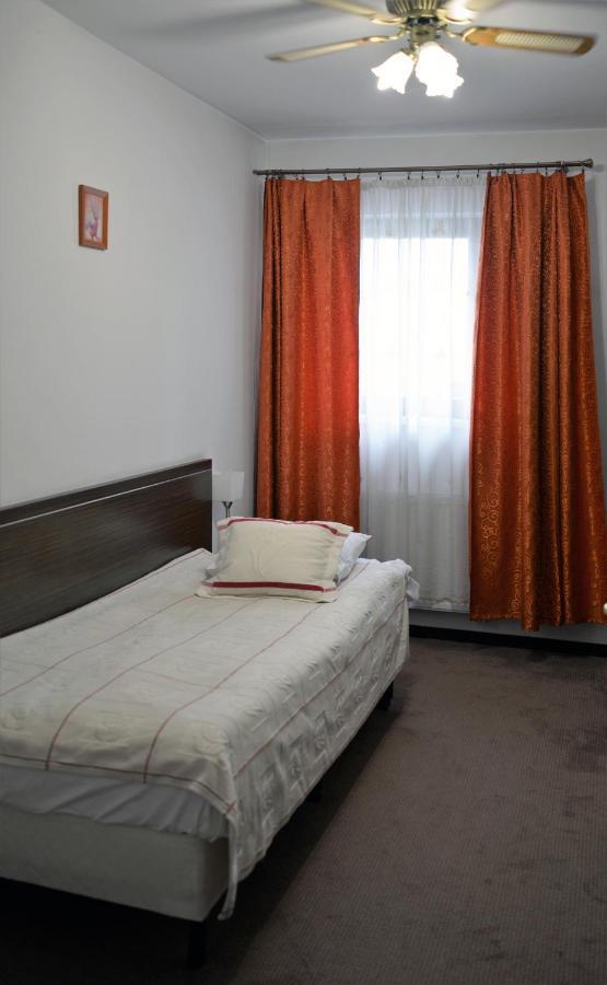 Gosciniec Czarci Mlyn Bed & Breakfast เบงจิน ภายนอก รูปภาพ