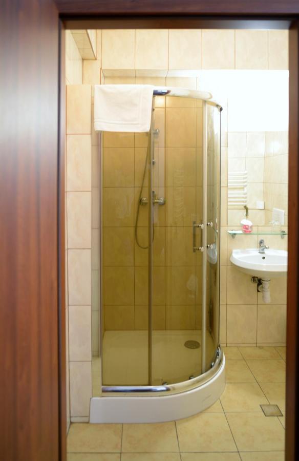 Gosciniec Czarci Mlyn Bed & Breakfast เบงจิน ภายนอก รูปภาพ
