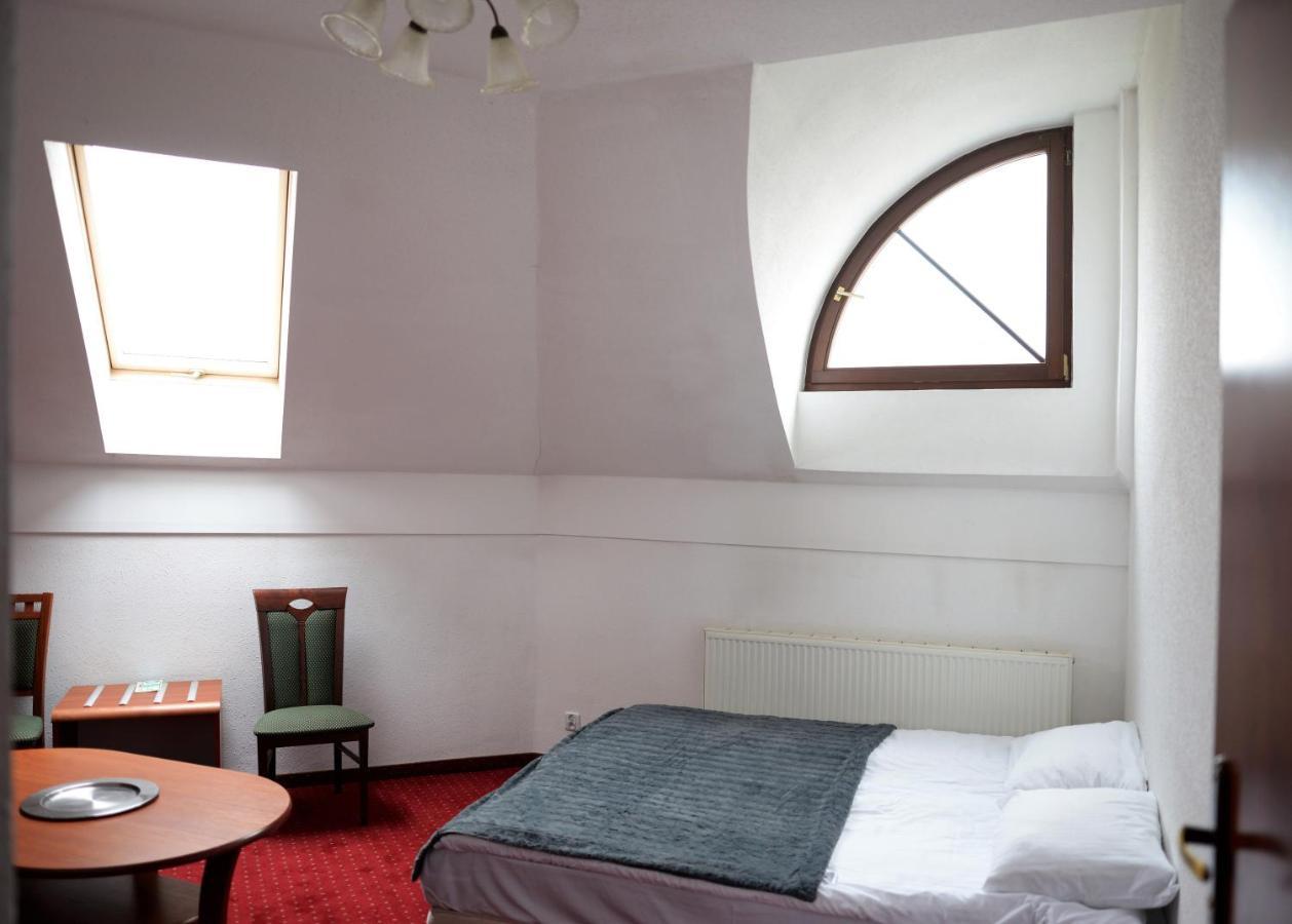 Gosciniec Czarci Mlyn Bed & Breakfast เบงจิน ภายนอก รูปภาพ