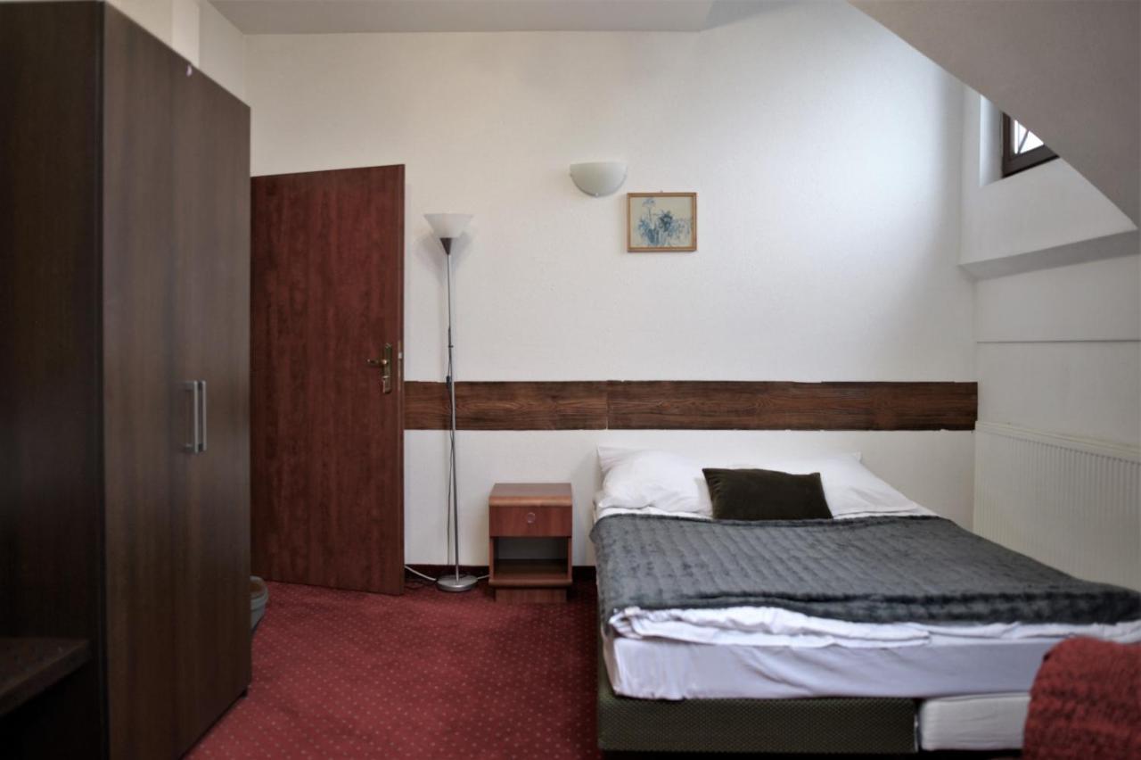 Gosciniec Czarci Mlyn Bed & Breakfast เบงจิน ภายนอก รูปภาพ