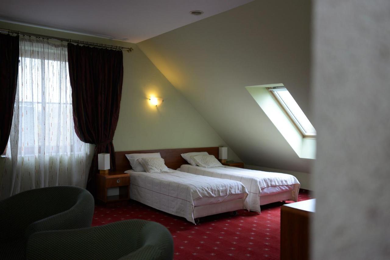 Gosciniec Czarci Mlyn Bed & Breakfast เบงจิน ภายนอก รูปภาพ