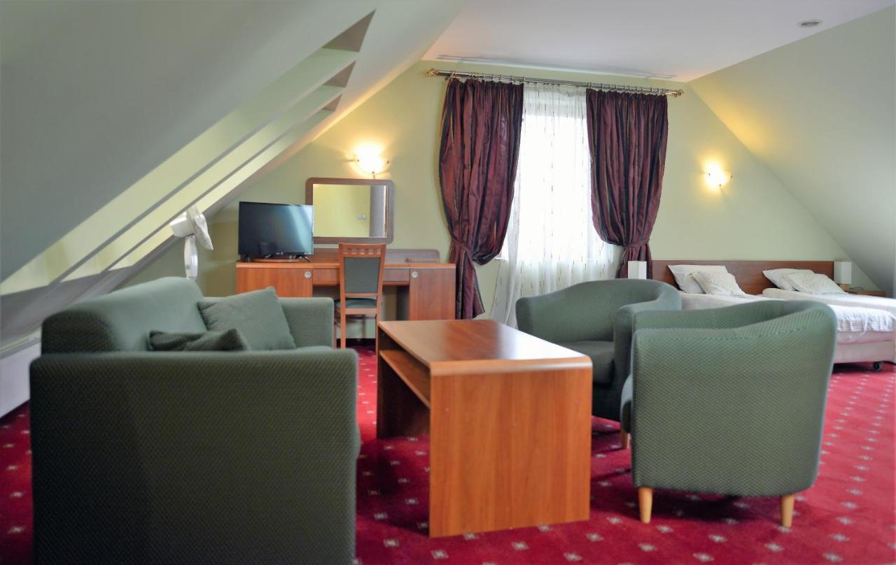 Gosciniec Czarci Mlyn Bed & Breakfast เบงจิน ภายนอก รูปภาพ