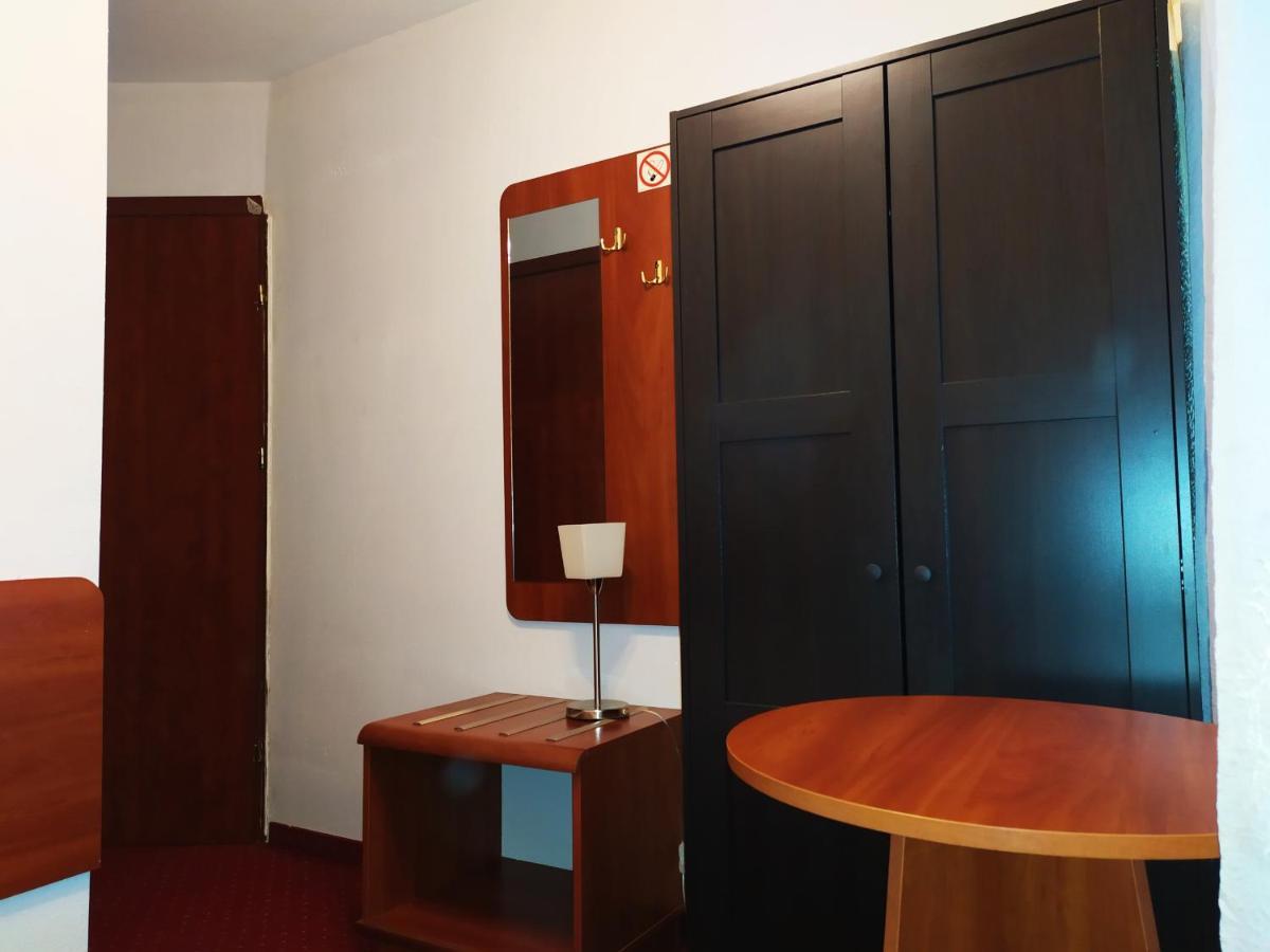 Gosciniec Czarci Mlyn Bed & Breakfast เบงจิน ภายนอก รูปภาพ