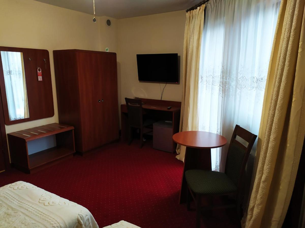 Gosciniec Czarci Mlyn Bed & Breakfast เบงจิน ภายนอก รูปภาพ