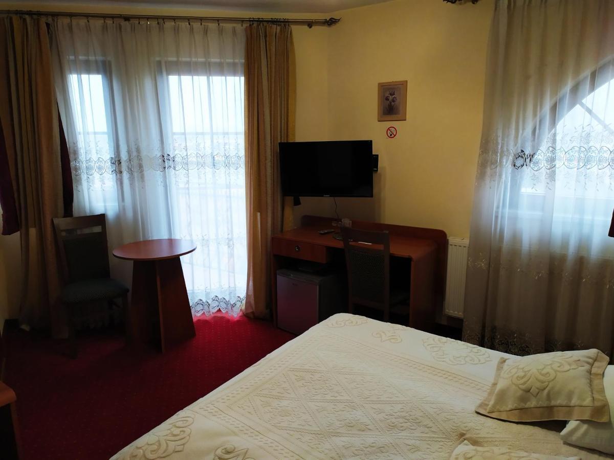 Gosciniec Czarci Mlyn Bed & Breakfast เบงจิน ภายนอก รูปภาพ