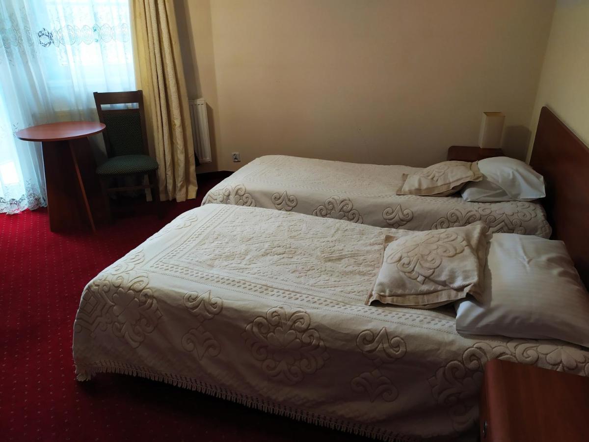 Gosciniec Czarci Mlyn Bed & Breakfast เบงจิน ภายนอก รูปภาพ