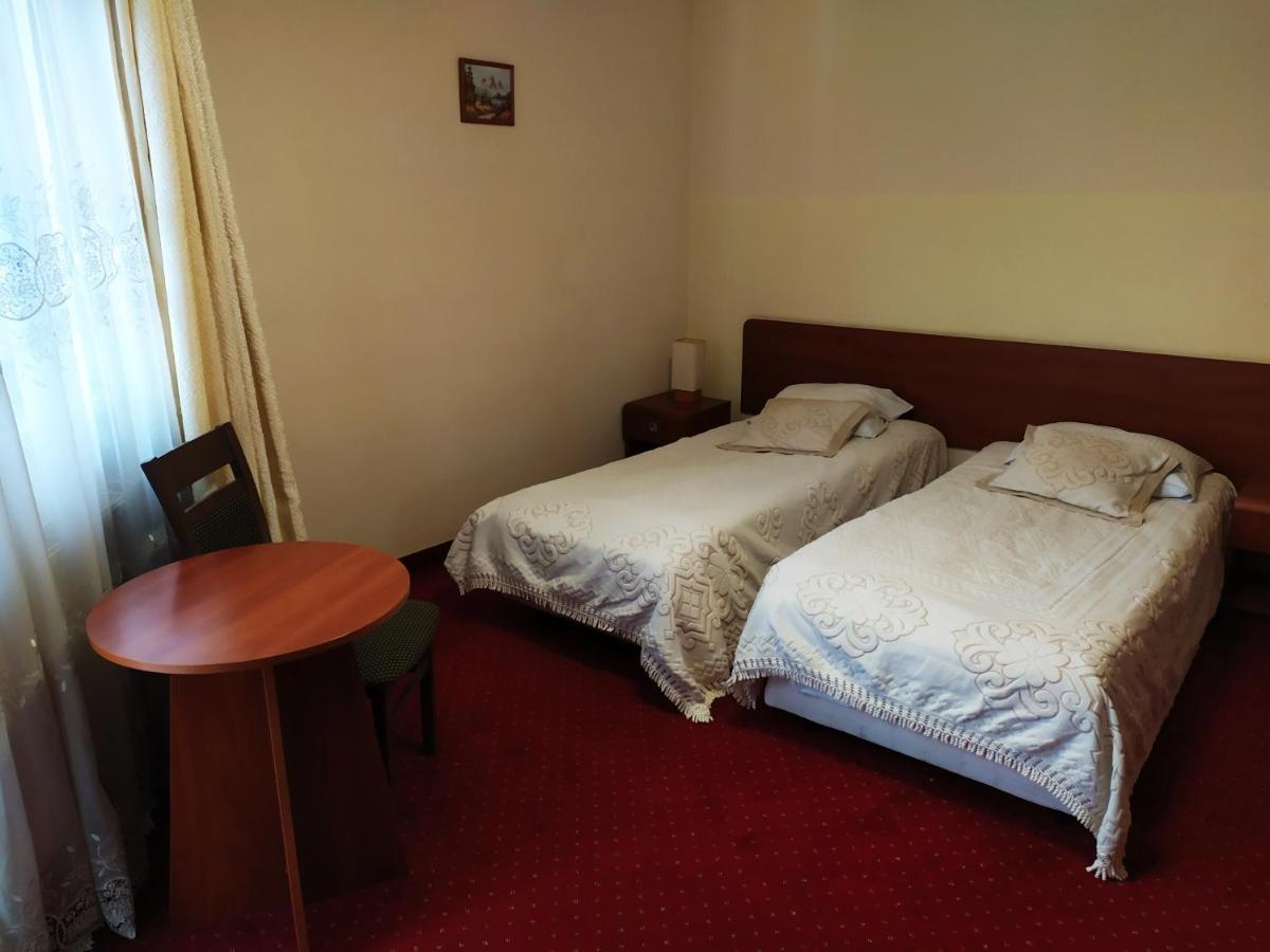 Gosciniec Czarci Mlyn Bed & Breakfast เบงจิน ภายนอก รูปภาพ
